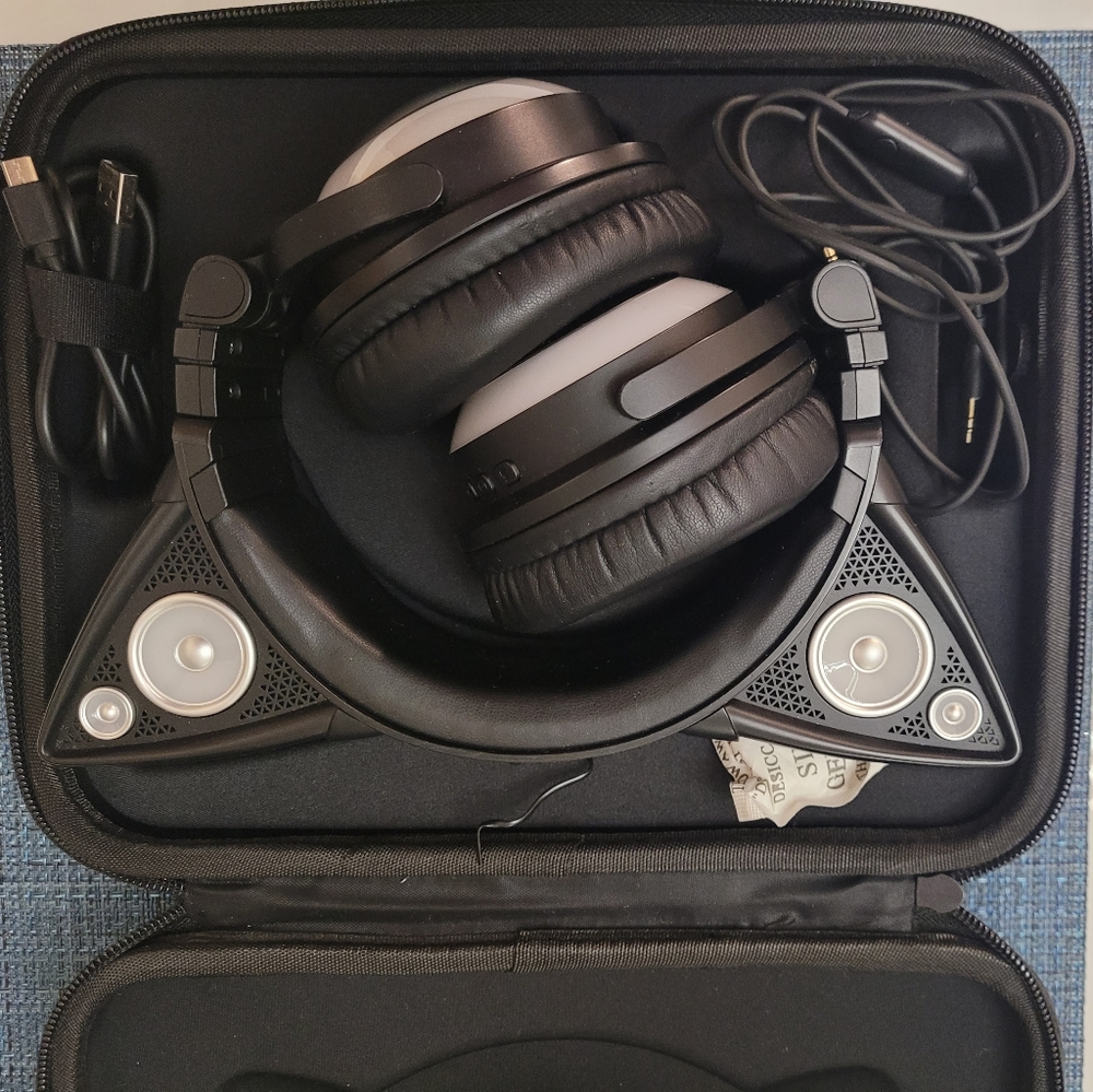 ARIANNA GRANDE HEADPHONES